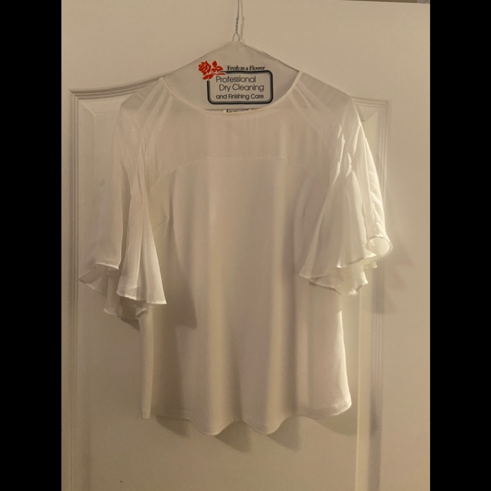 Néw York & Company White Blouse